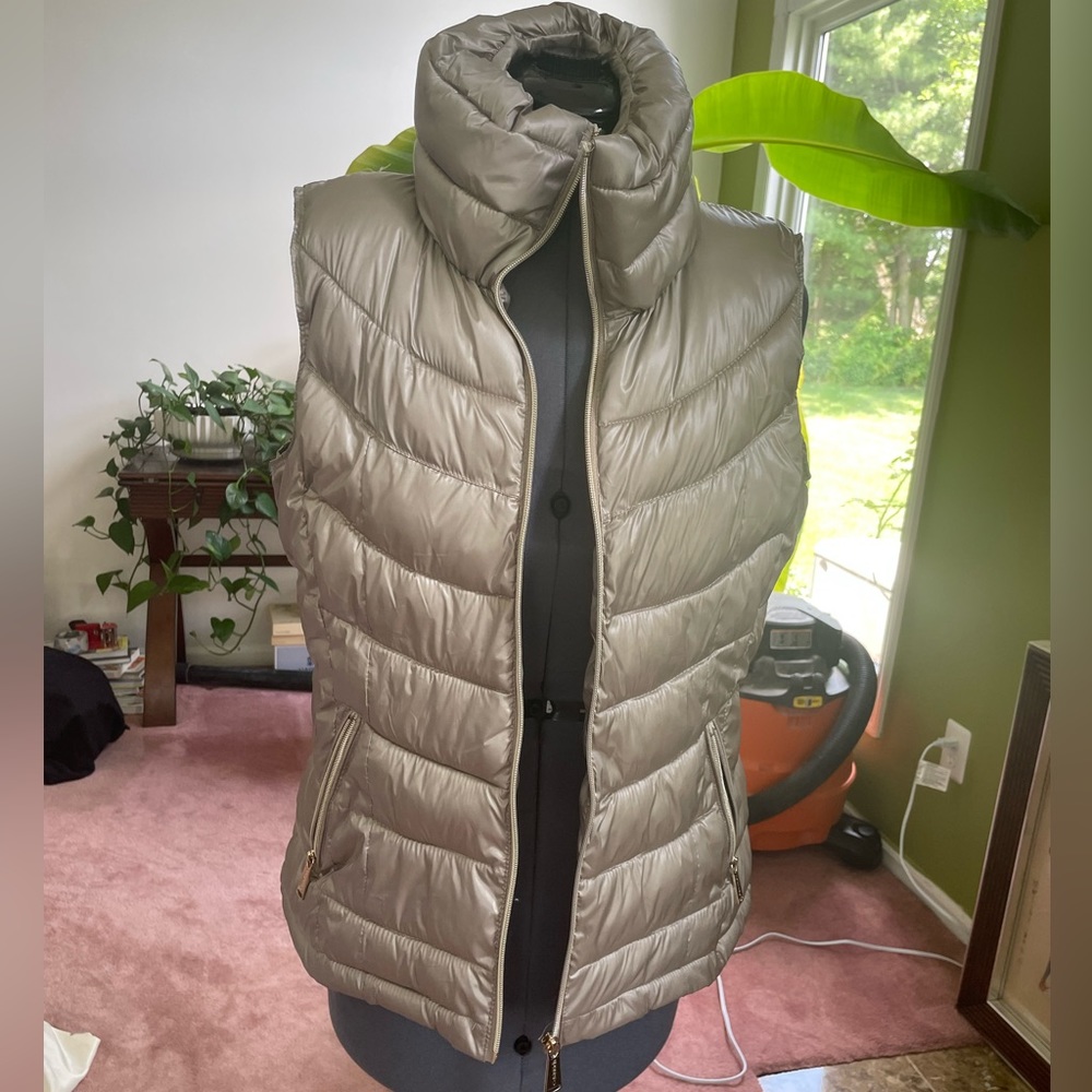 Medium Calvin Klein vest